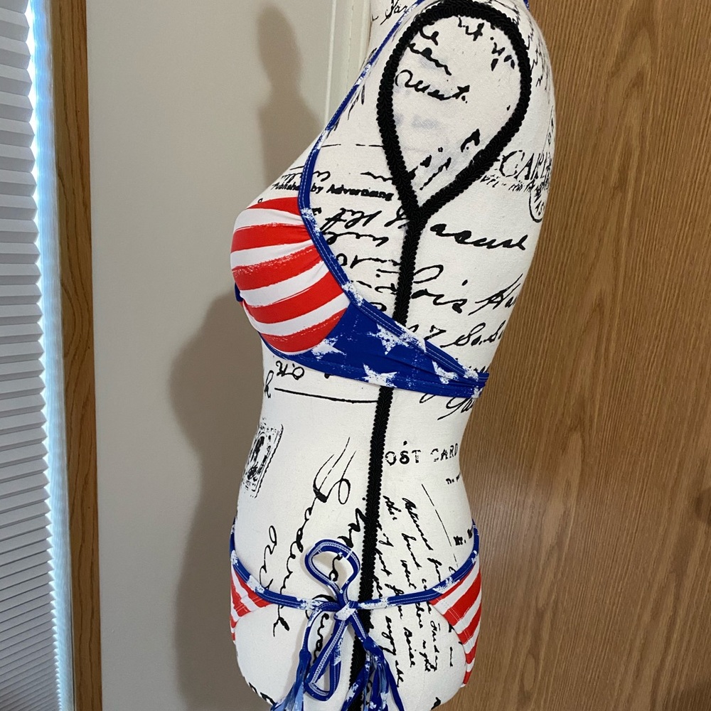 Bikini - Picture 4 of 8